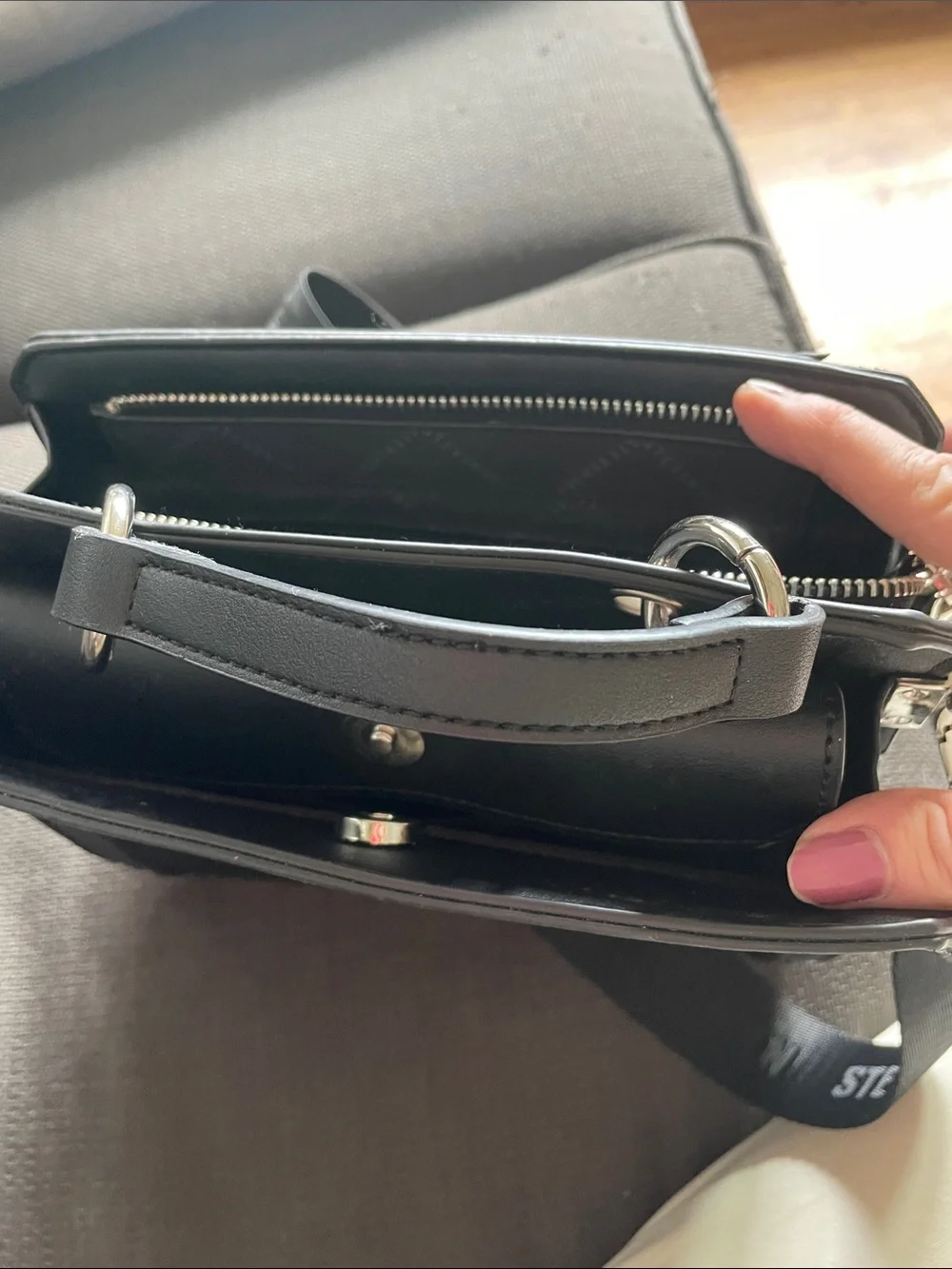 Steve Madden compact leather